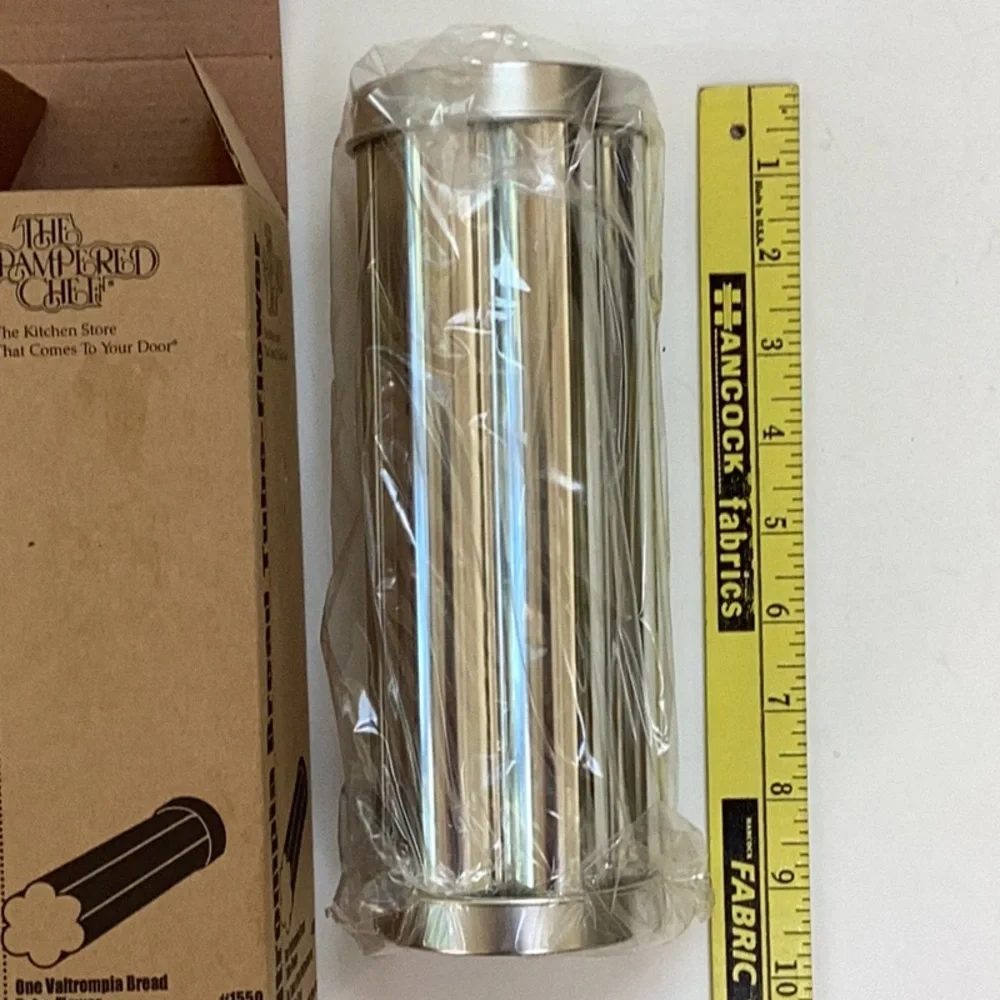 The Pampered Chef Flower Bread Tube NWT‎